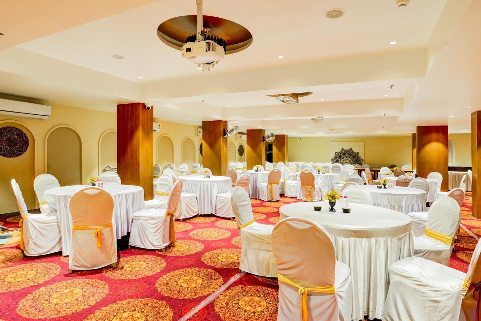 Palette- Siddharth Inn Gandhinagar Eksteriør billede